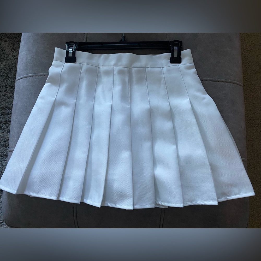 SHEIN white pleated tennis skirt. Size M